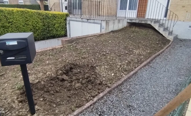 Remise à niveau et pose de graviers sur La Longueville , Bavay, Le Jardin de Romain