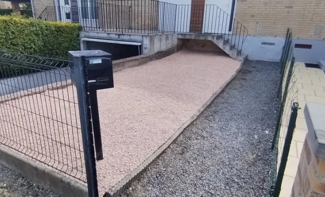 Remise à niveau et pose de graviers sur La Longueville , Bavay, Le Jardin de Romain